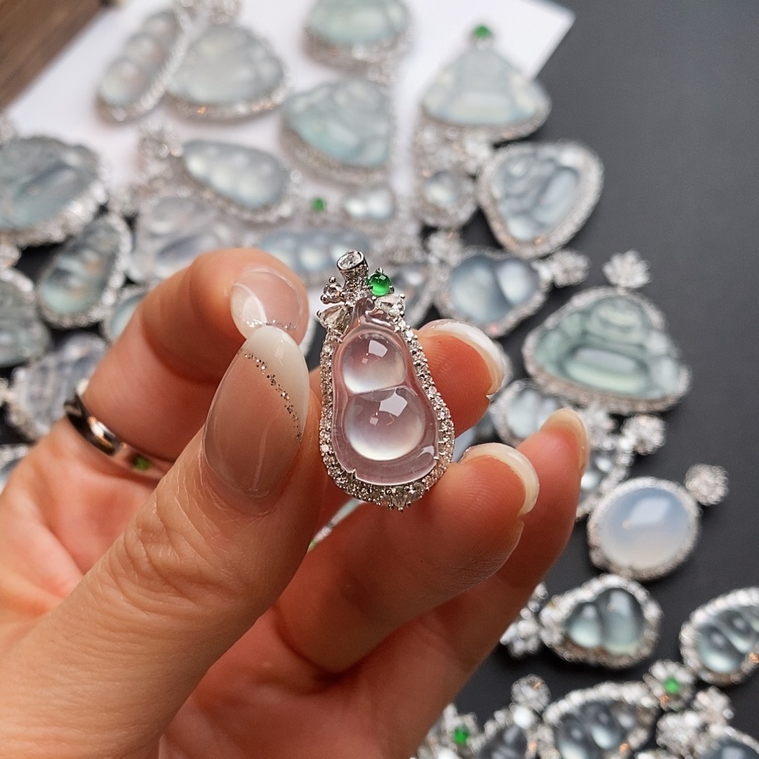 翡翠18K金镶嵌吊坠(赠链)