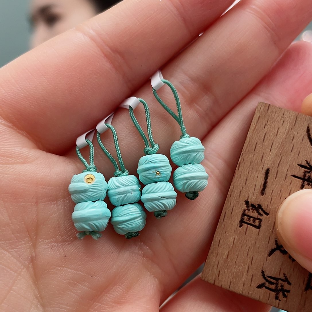 绿松石颈饰未镶嵌