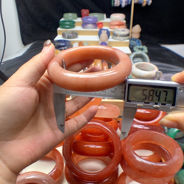 未镶嵌手镯石英质玉