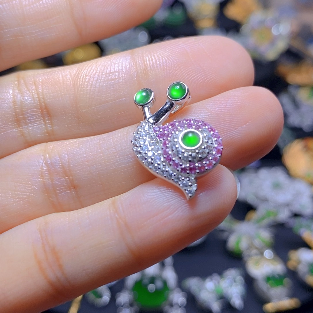 翡翠银S925镶嵌耳钉天然翡翠