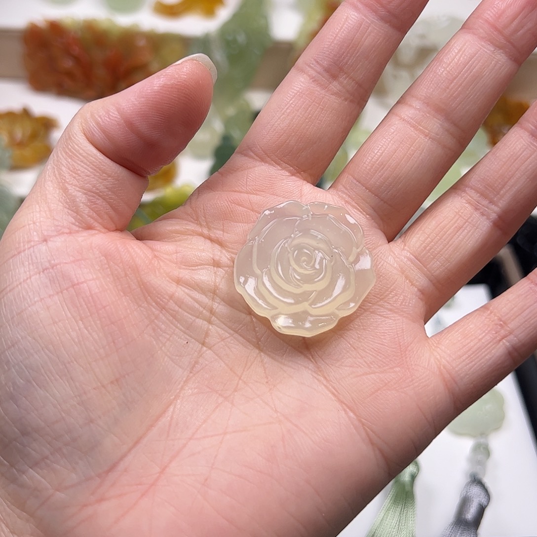 K***宝蛇纹石玉未镶嵌颈饰