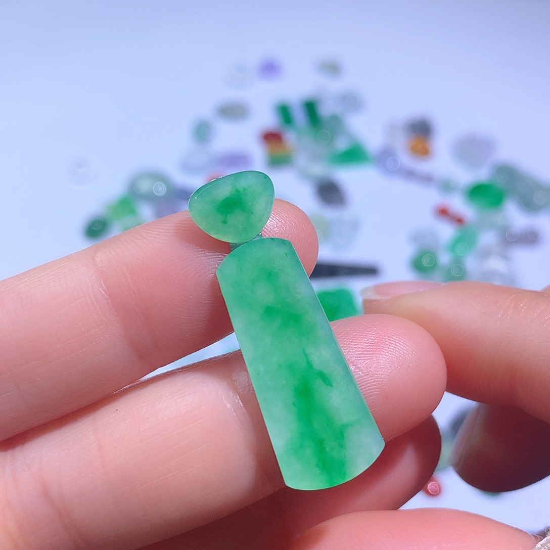 翡翠颈饰未镶嵌无事