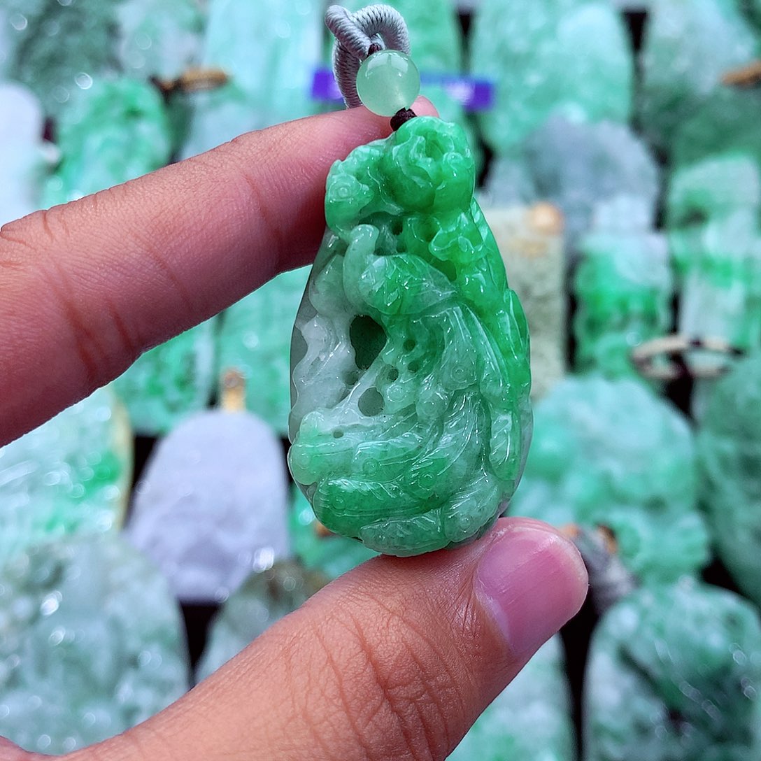 吊坠(不含链)未镶嵌翡翠