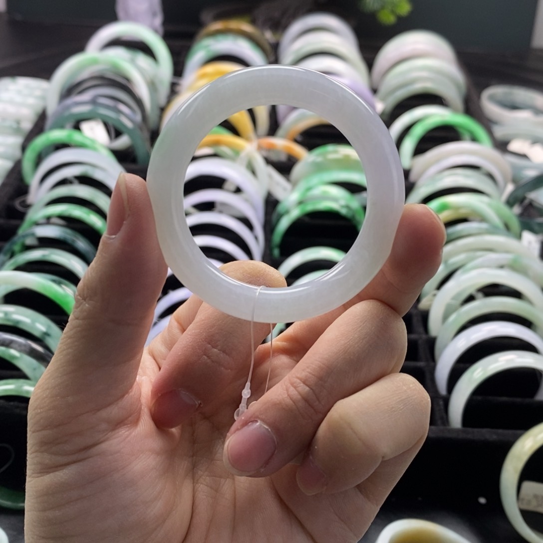 翡翠手镯未镶嵌手镯