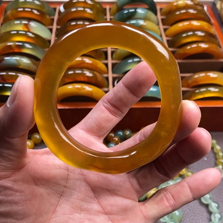 蛇纹石玉手镯手串未镶嵌在***月