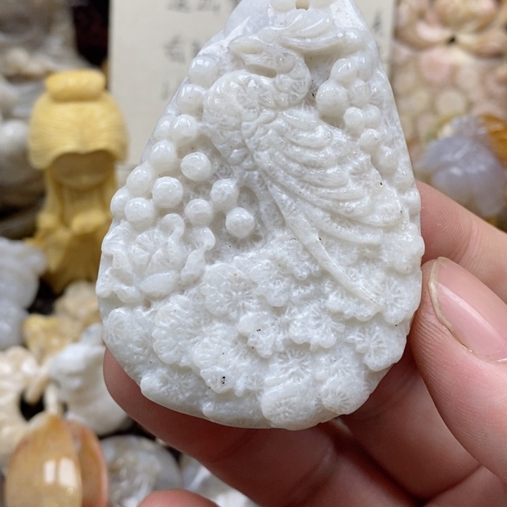 颈饰未镶嵌硅化珊瑚（珊瑚玉）