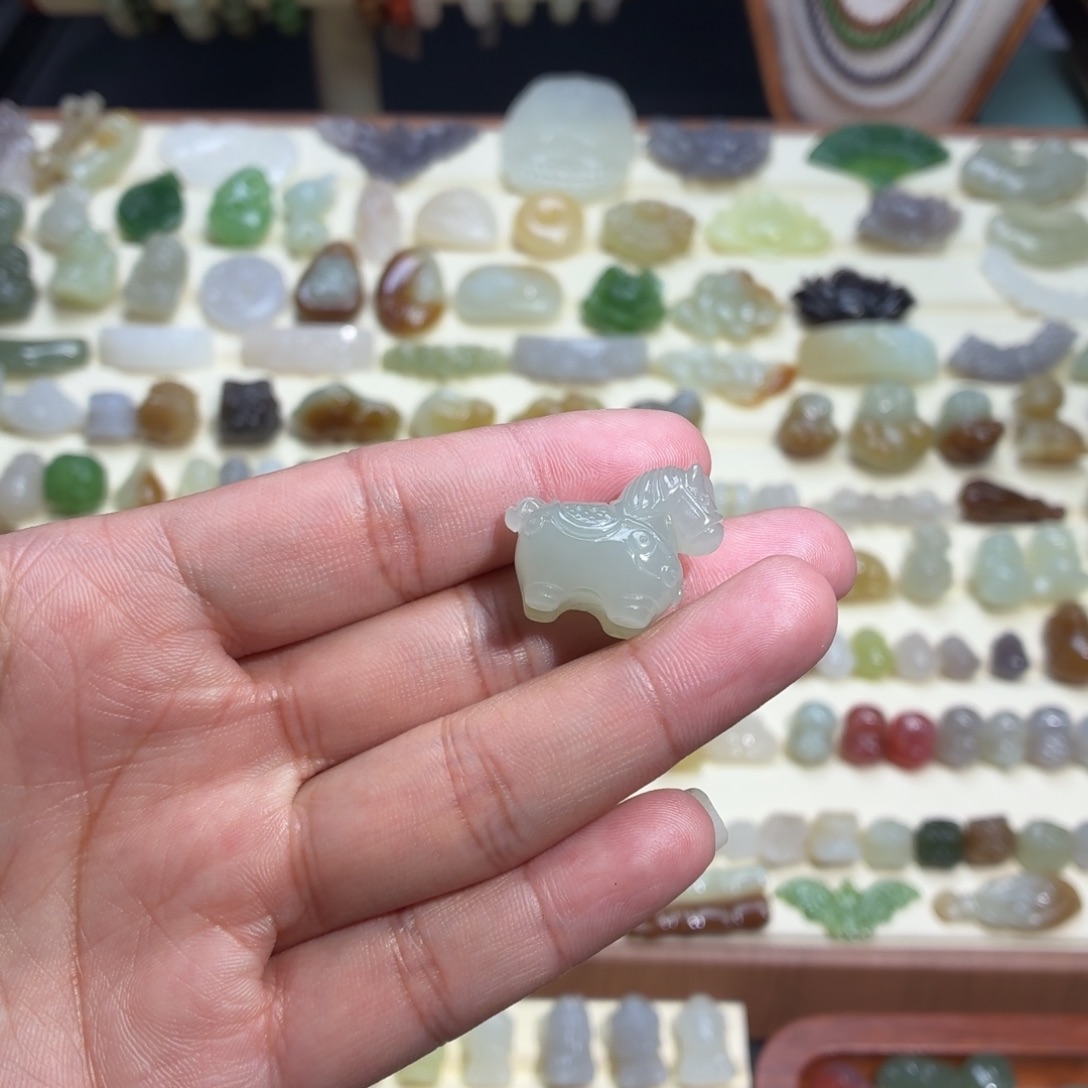 金***2和田玉未镶嵌颈饰