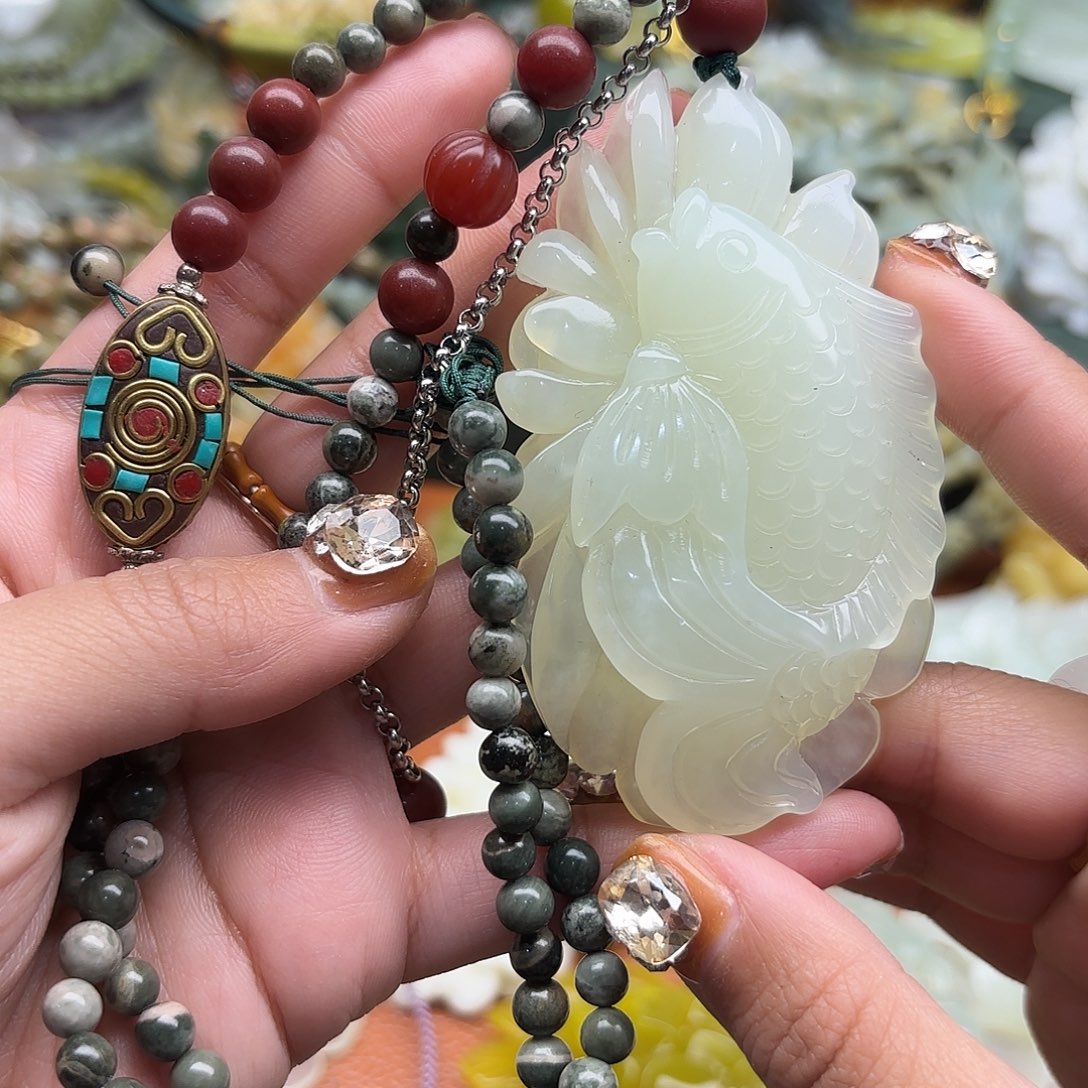 蛇纹石玉合金颈饰