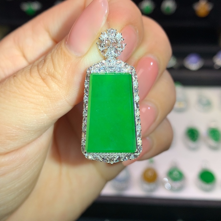 翡翠吊坠(不含链)18K金镶嵌