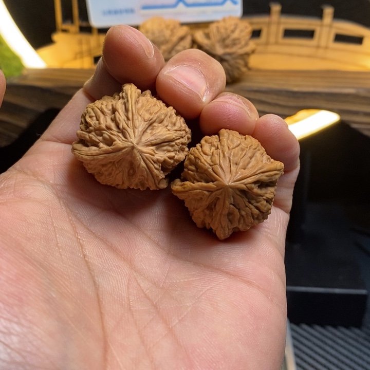 小***～文玩核桃把件31高炮三棱