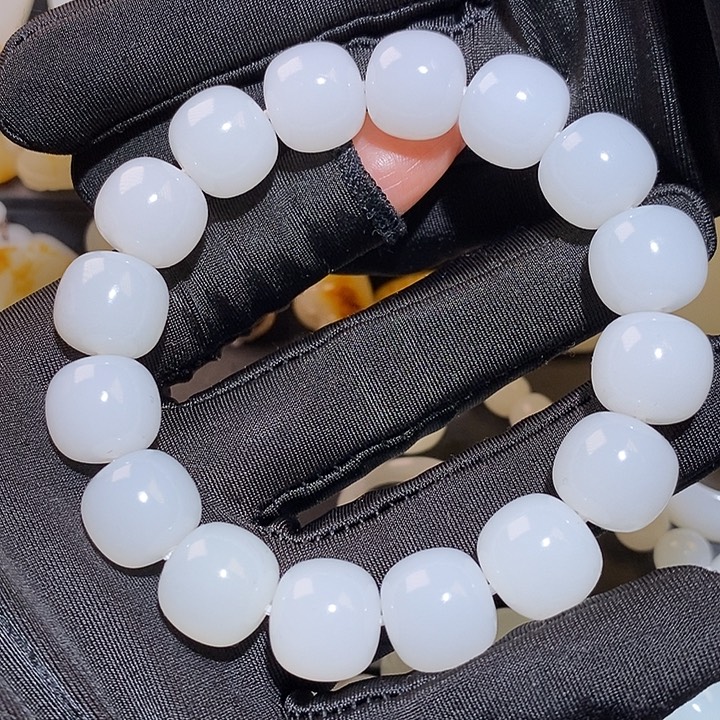 博***研和田玉未镶嵌手链