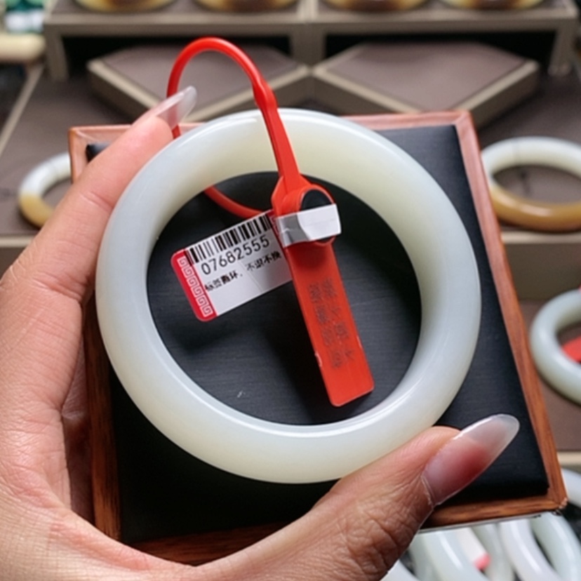 【闪购商品】和田玉手镯未镶嵌喜*羊