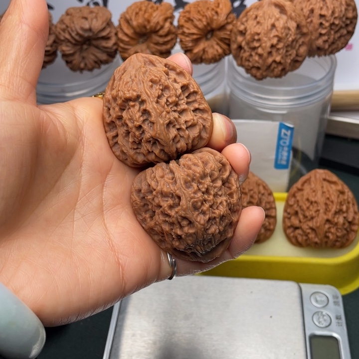 文玩核桃吊坠黑****?42尺三角高炮