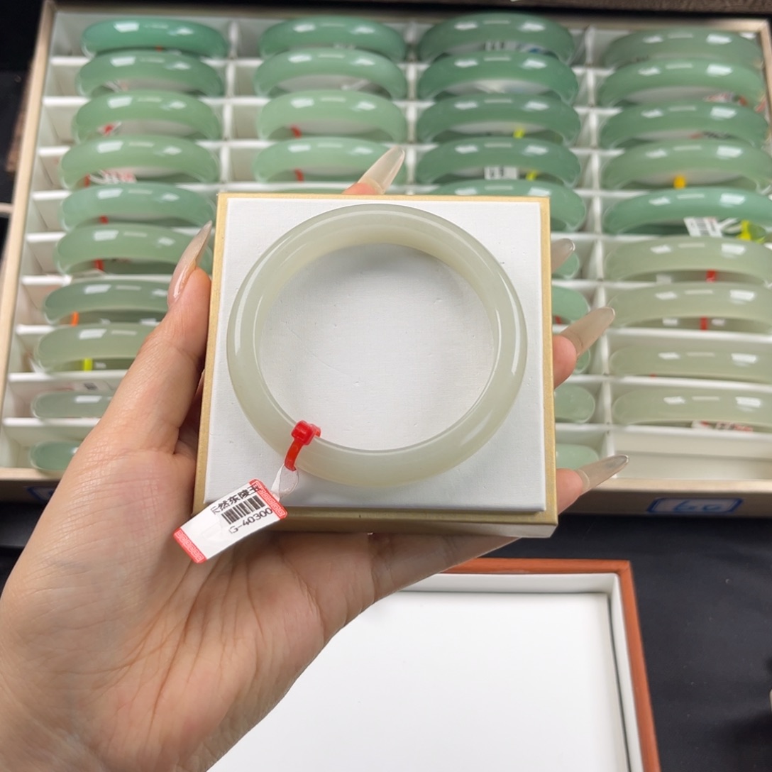 东陵石未镶嵌手镯