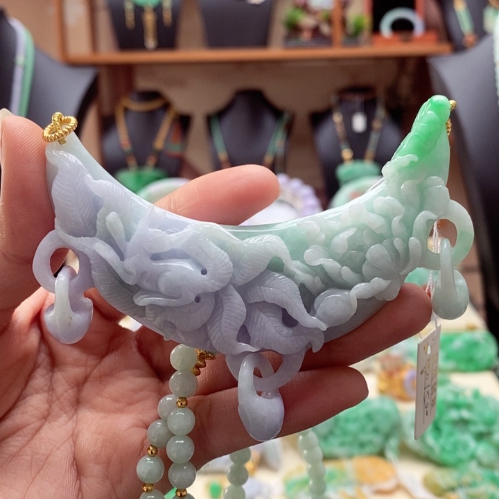 翡翠颈饰未镶嵌翡翠吊坠