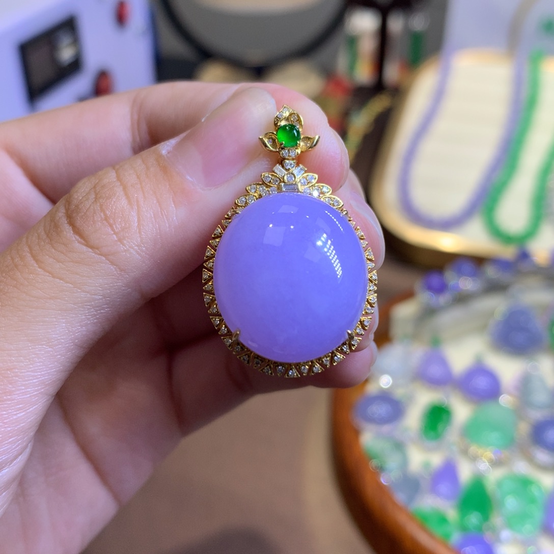 翡翠18K金镶嵌颈饰翡翠