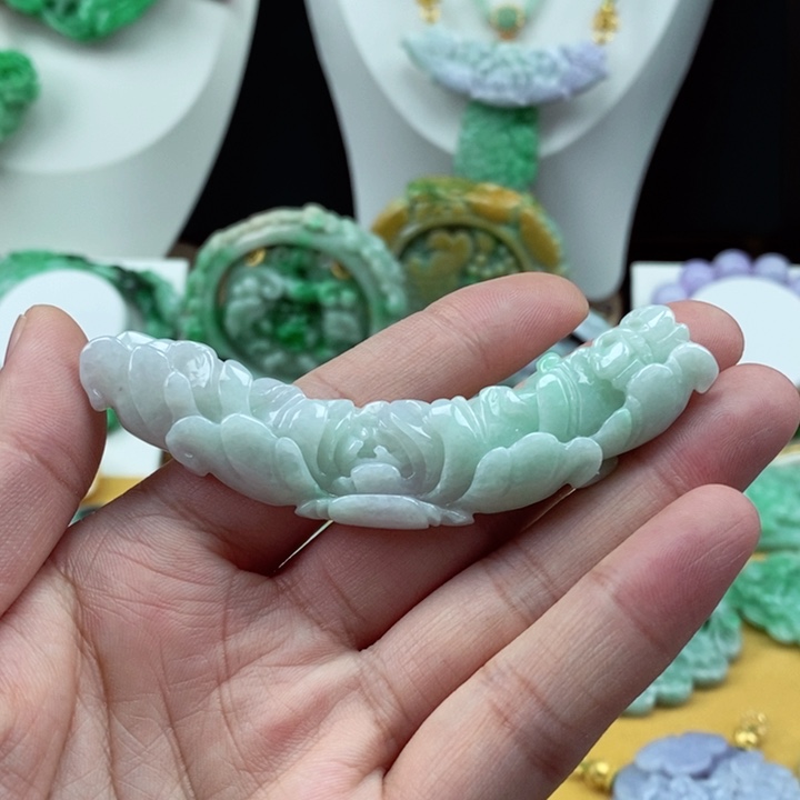 翡翠颈饰未镶嵌翡翠吊坠