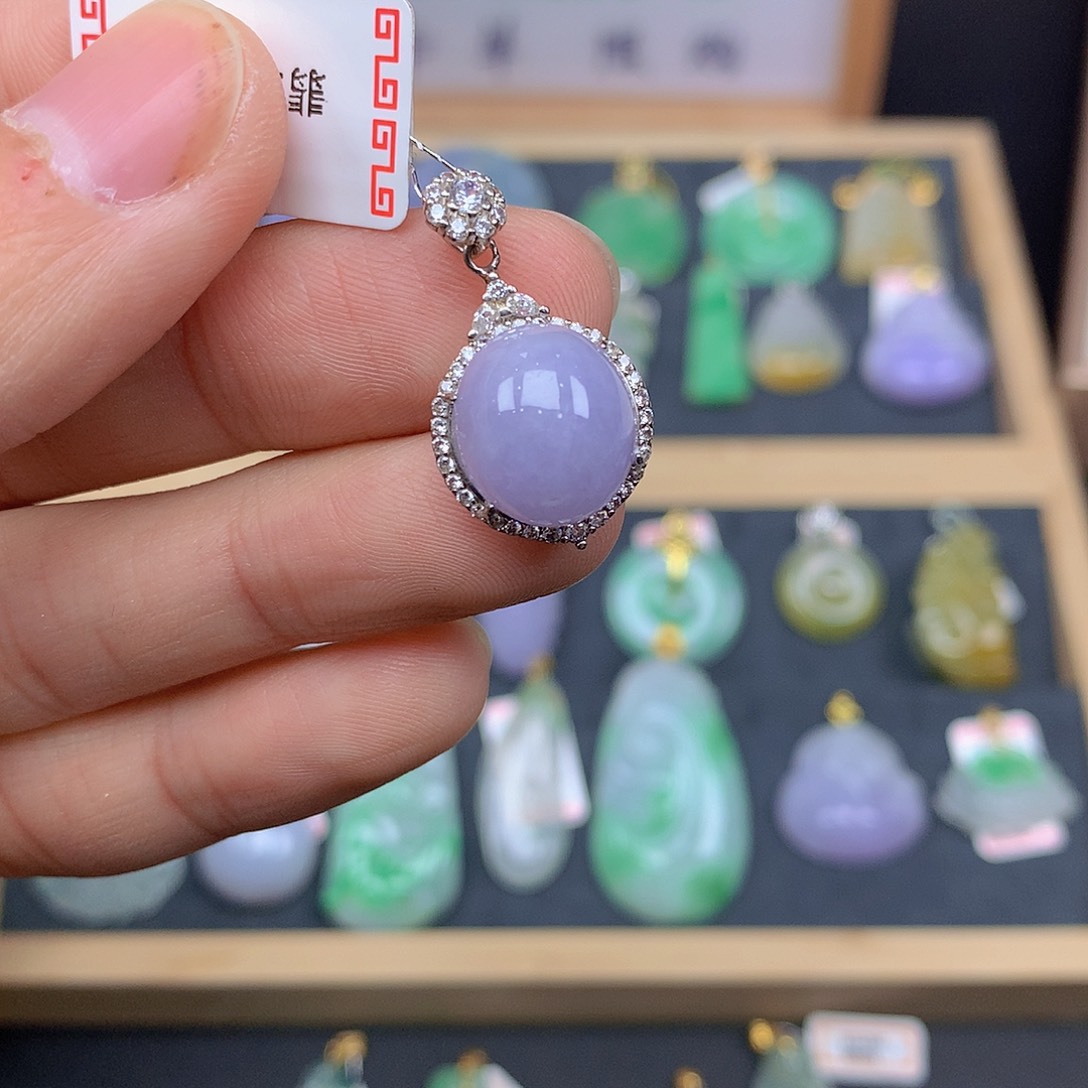 翡翠颈饰未镶嵌翡翠