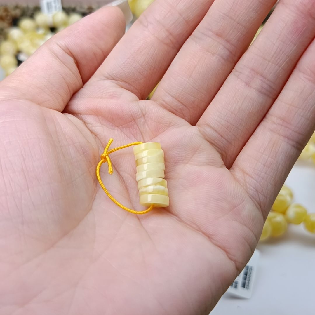 董***淼未镶嵌蜜蜡裸石7+隔片