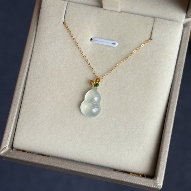 高冰翡翠葫芦小吊坠（赠链）天然缅甸A 货翡翠，气质锁骨链冰感足