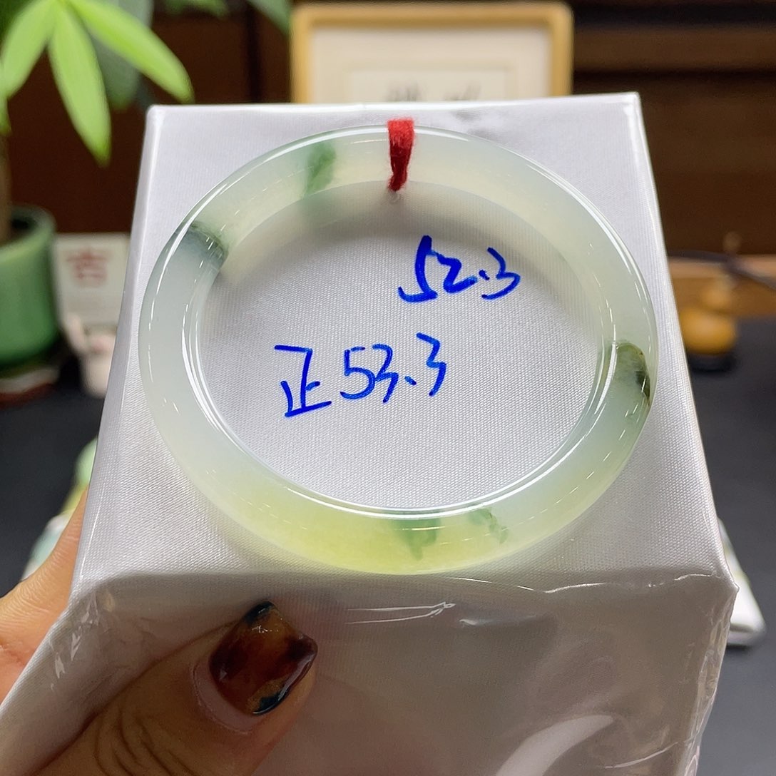 翡翠未镶嵌手镯4 号链接