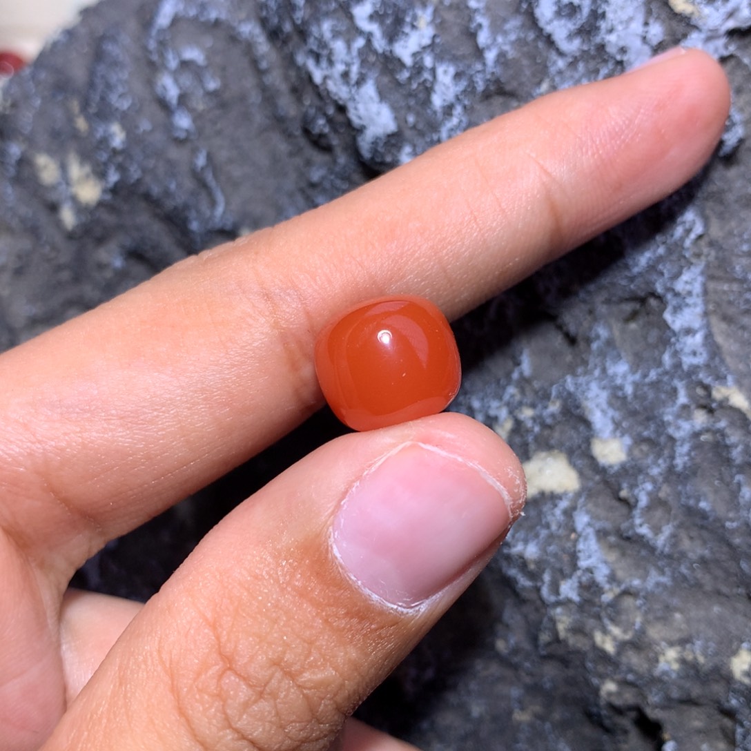 z***原南红玛瑙未镶嵌保山柿子红老型11.3×10.4微沙带朱砂点