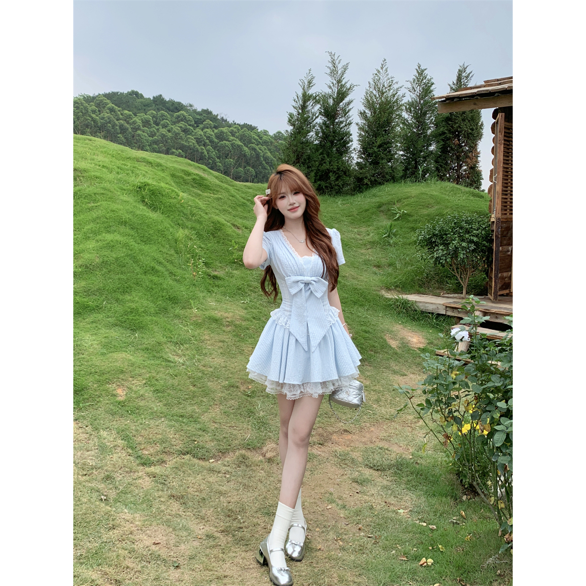 越韩小鱼‘少女的手礼灰白条纹 纯欲甜美风蕾丝拼接蓬蓬连衣裙女夏