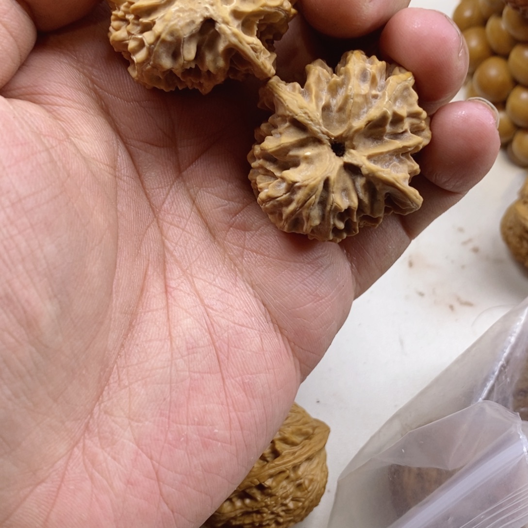 李***柒文玩核桃手把件37全品苹果园