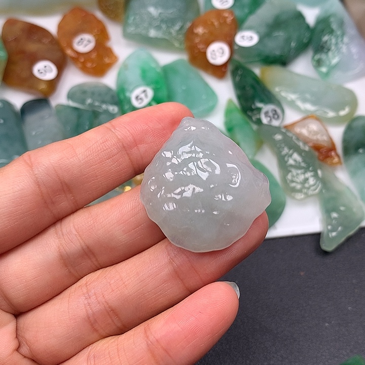 翡翠未镶嵌颈饰随型