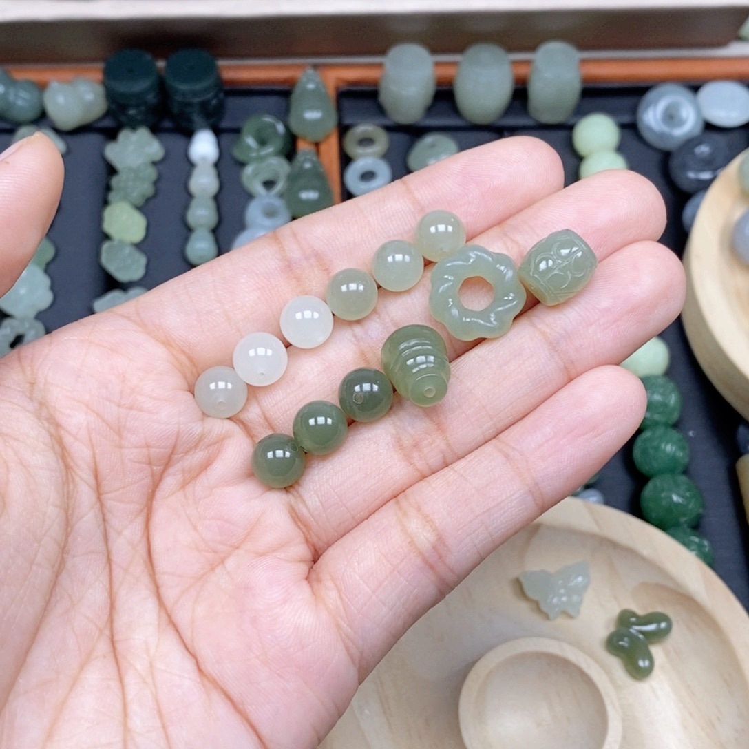 阿***森和田玉未镶嵌颈饰