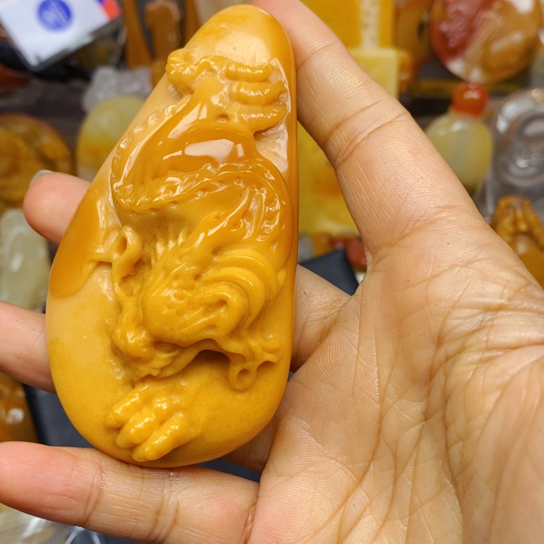 石英质玉（黄龙玉）颈饰未镶嵌