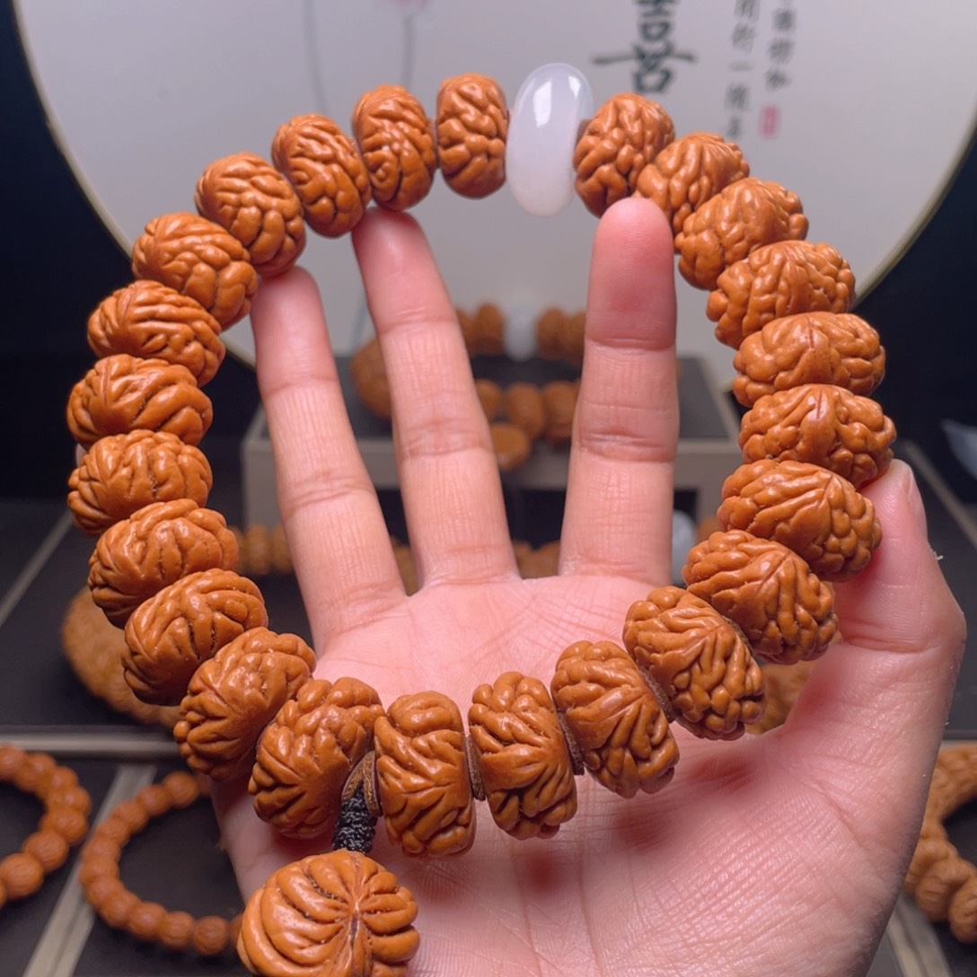 一***缘桃核吊坠22尺寸豹子头