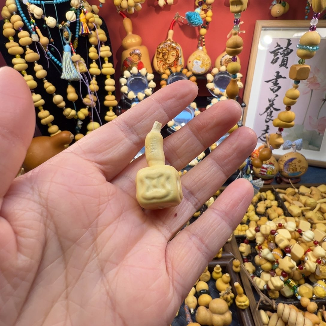 ****一个方糖，打孔镶黑白口