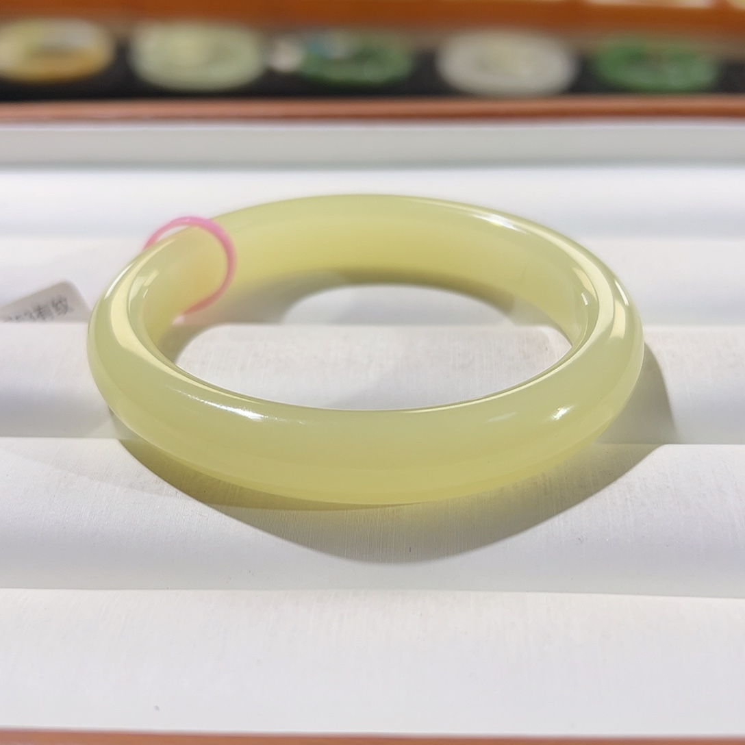 和田玉手镯未镶嵌黄口贵妃