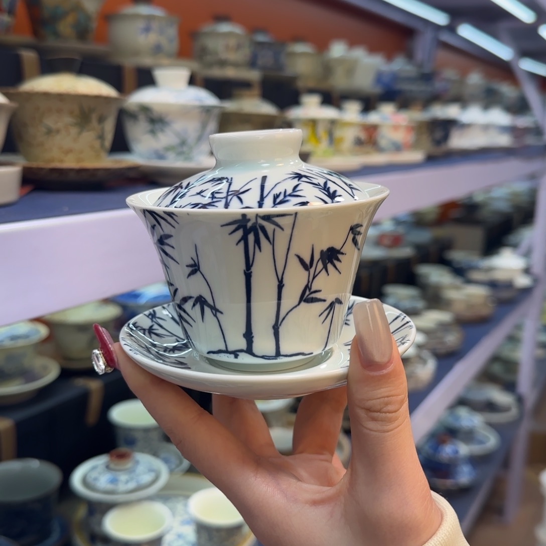 我在外面吃饭呢你在哪