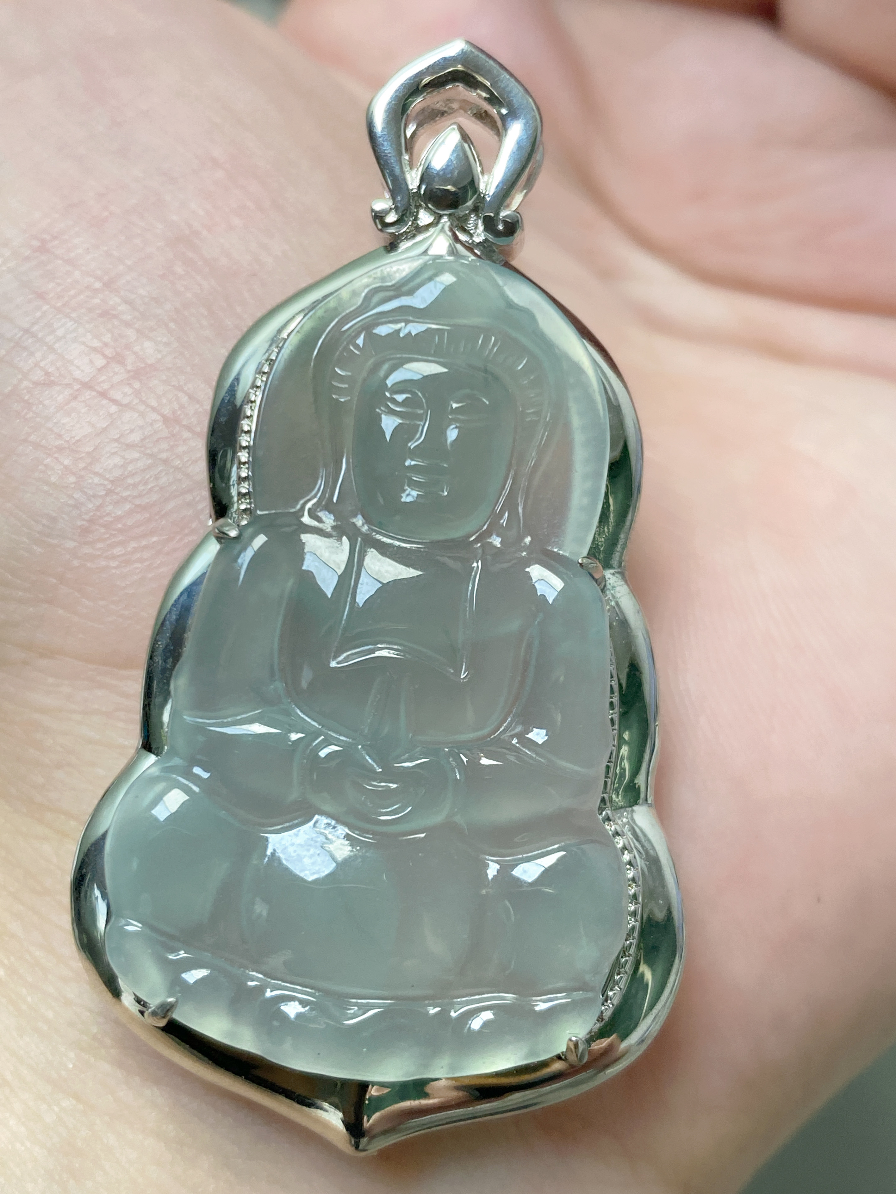 天然A货翡翠观音吊坠【宠粉福利】尺寸约：56*30*9mm多样性发一件