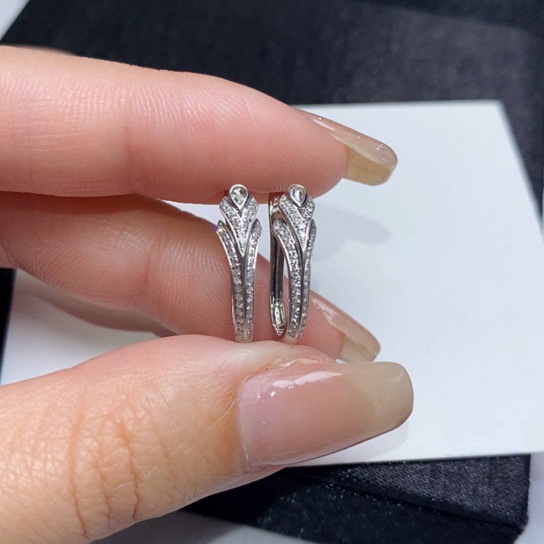 耳饰18K金镶嵌钻石设计款耳扣