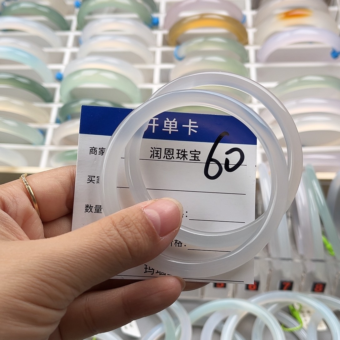 玛瑙/玉髓手镯未镶嵌?****）60