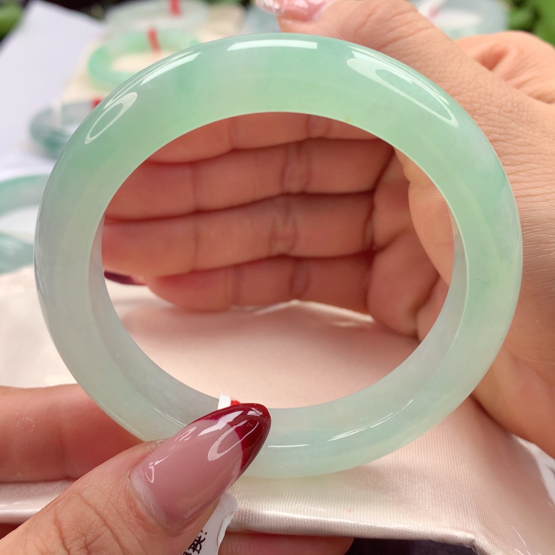 翡翠手镯未镶嵌55.8甜绿 显白必收 小柒