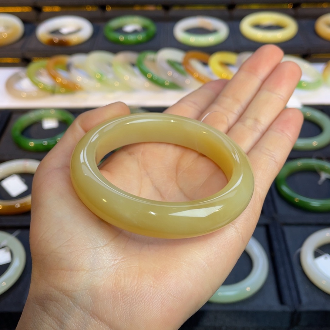 和田玉手镯未镶嵌