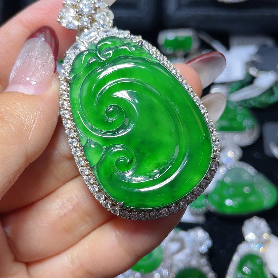 翡翠颈饰银S925镶嵌翡翠