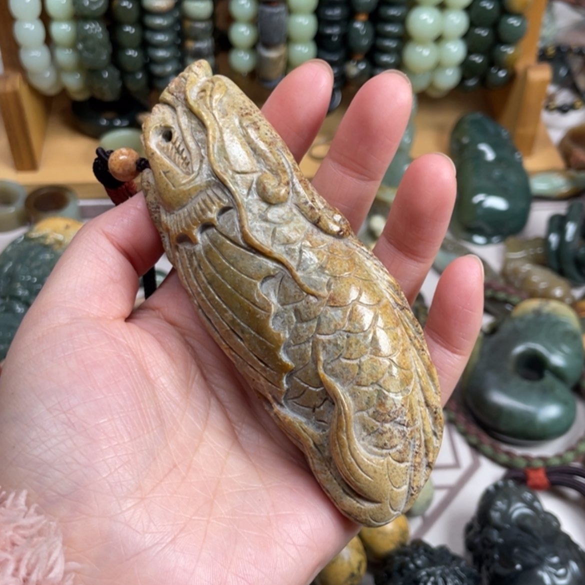 【闪购商品】未镶嵌岫岩河磨玉（透闪石质玉）把件