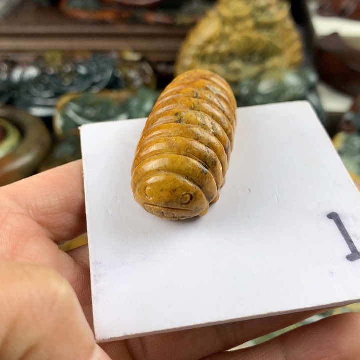 岫岩河磨玉（透闪石质玉）手把件有瑕未镶嵌
