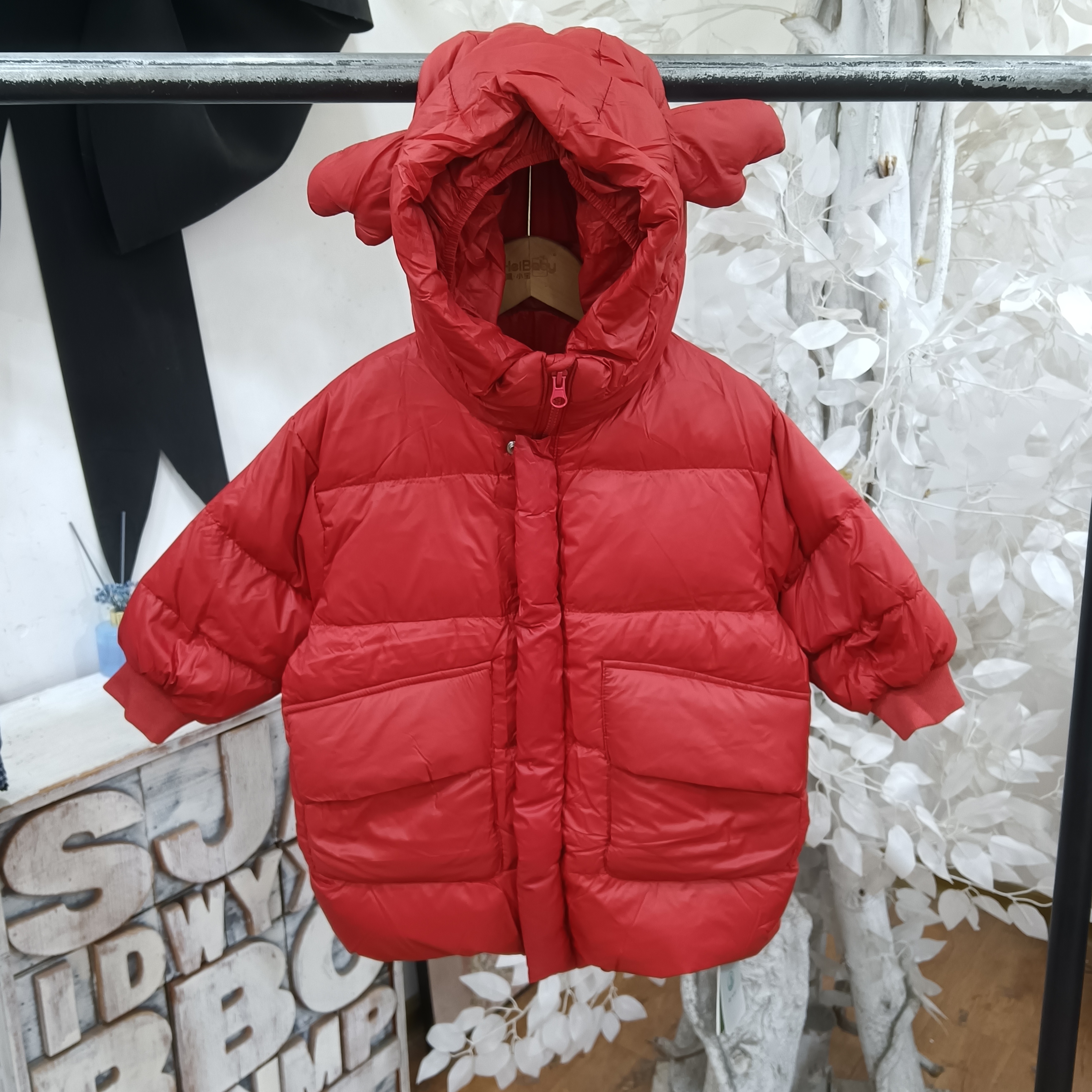 A111红色羽绒服童装
