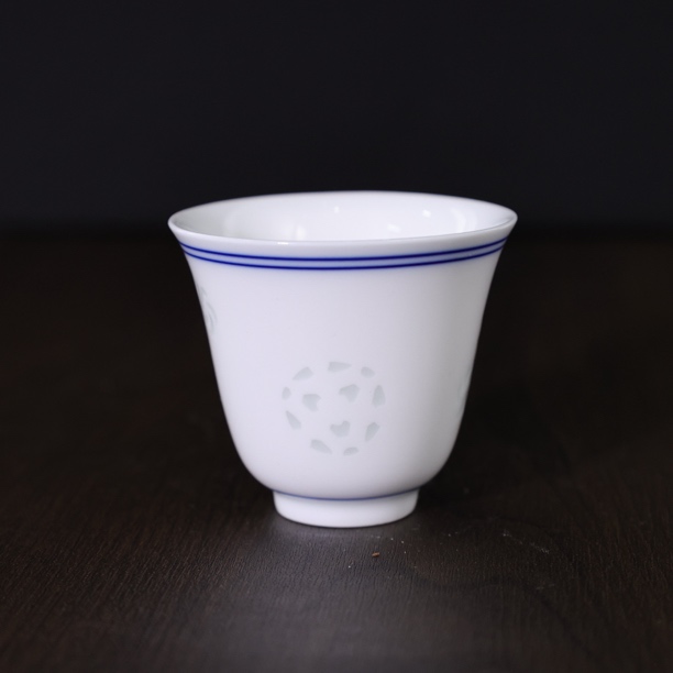 景德镇玲珑皮球花小茶杯
