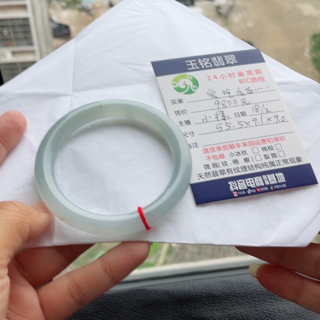 翡翠手镯未镶嵌爱****?翡翠手镯