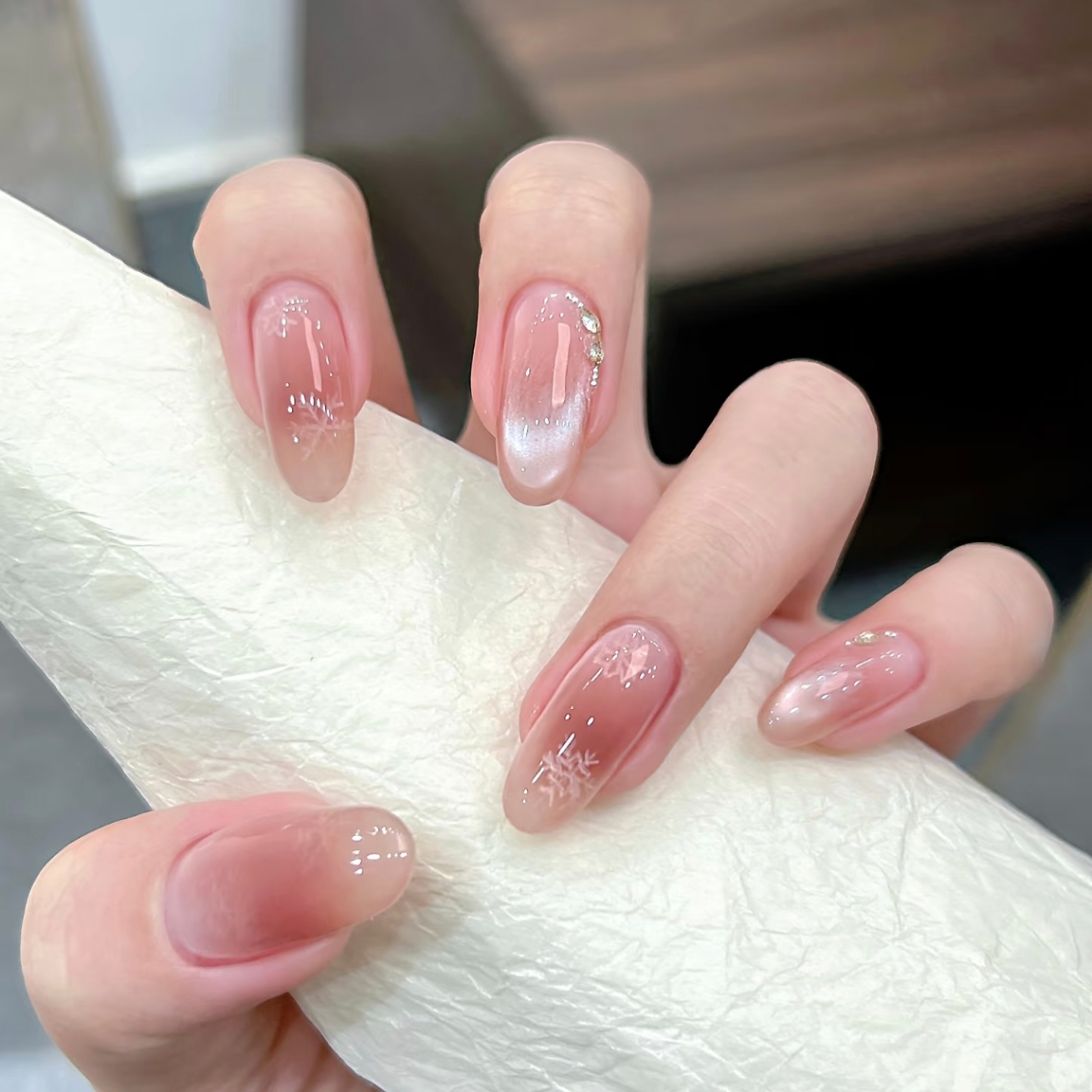 【冰雪奇缘】细闪亮晶晶雪花手工穿戴甲秋冬圣诞清透猫眼美甲