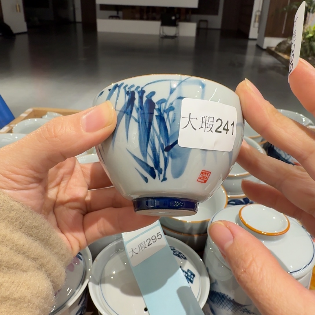 釉下手绘茶具微瑕