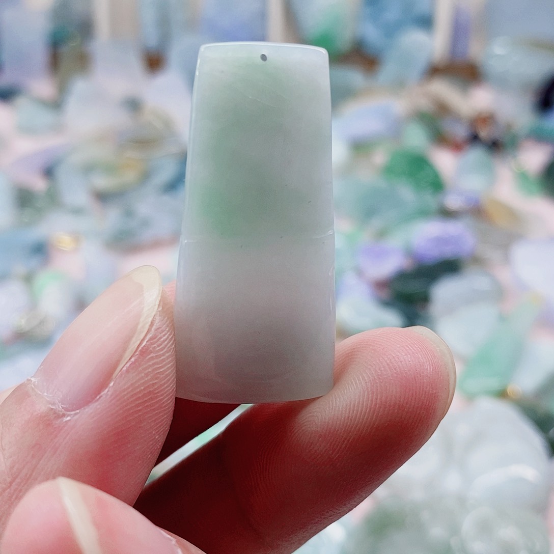 颈饰未镶嵌翡翠天然