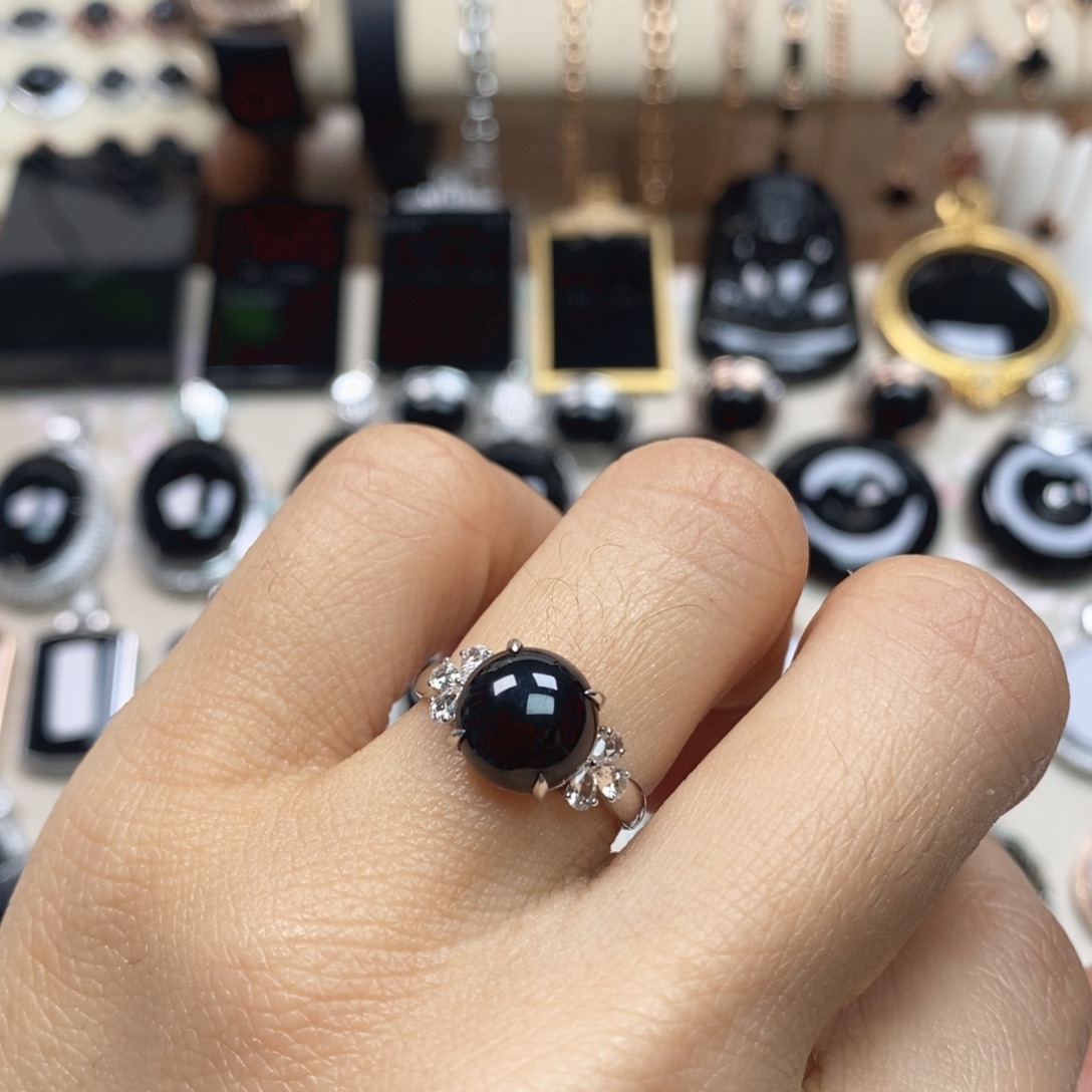 翡翠18K金镶嵌戒指